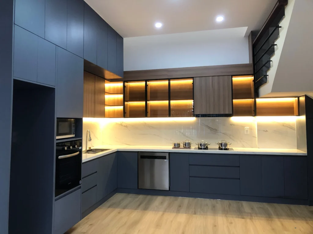 Thi công nội thất Quận 7 TP.HCM – Tủ bếp và tủ quần áo hiện đại